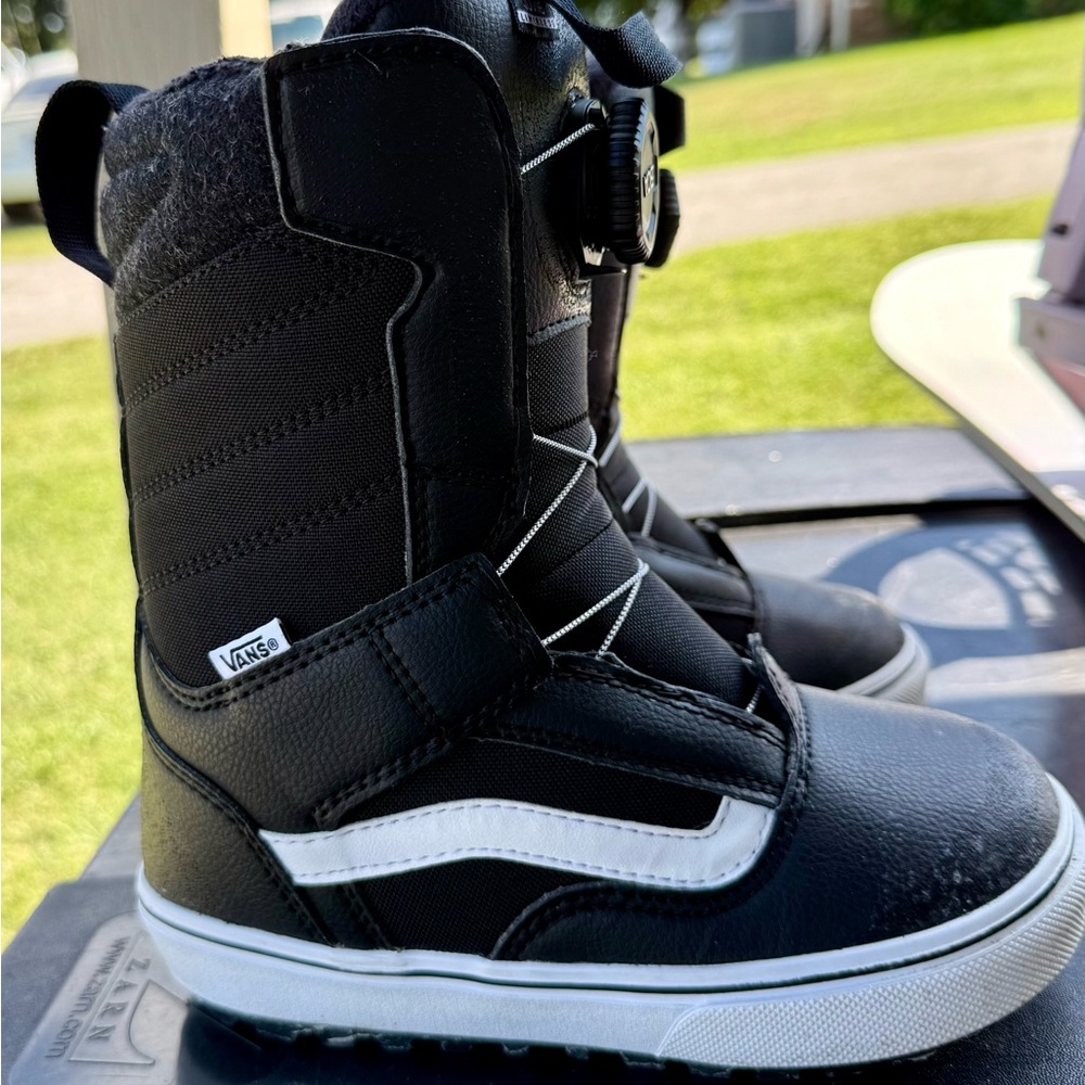 Vans Black and White snowboard Boots